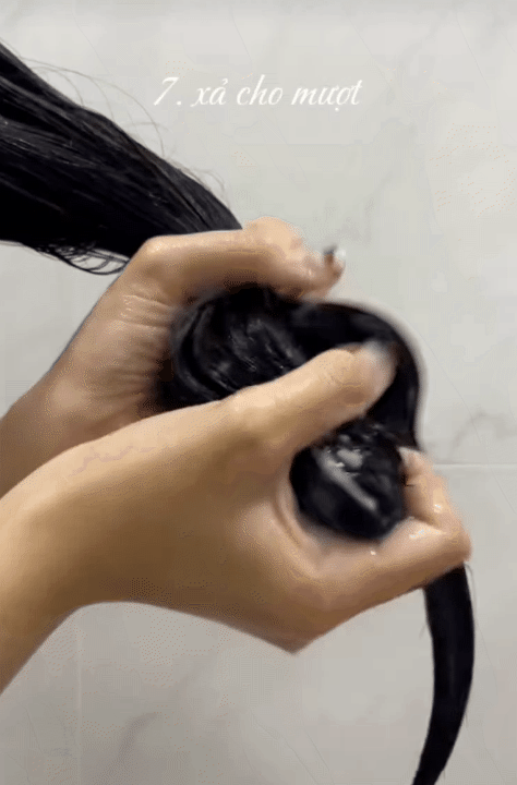 Cô nàng này khoe mái tóc đen bóng và tua tủa tóc con: Bí mật nằm ở bước ủ với lọ dầu dưỡng giá hơn 100k- Ảnh 15.