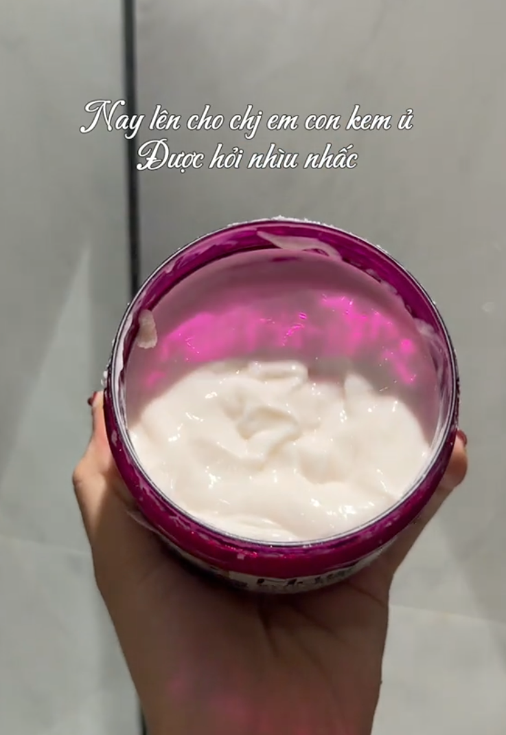 Cô nàng này khoe mái tóc đen bóng và tua tủa tóc con: Bí mật nằm ở bước ủ với lọ dầu dưỡng giá hơn 100k- Ảnh 12.