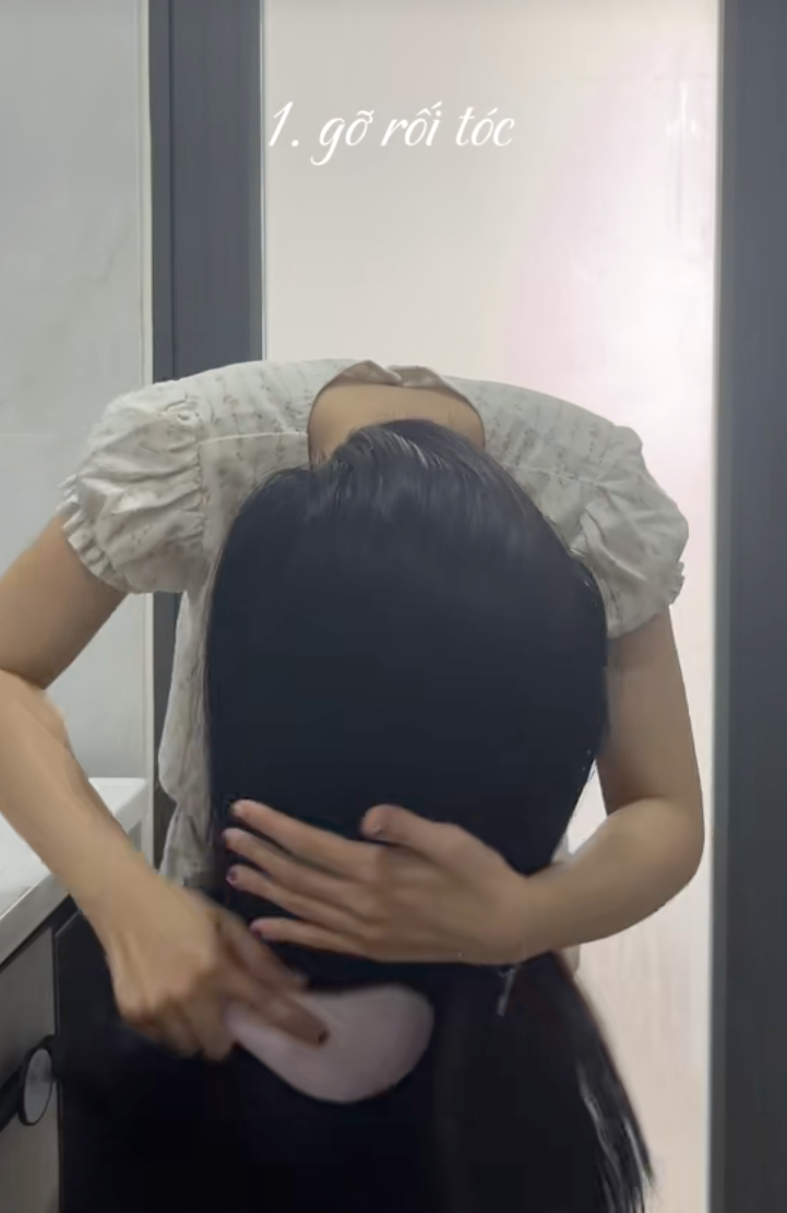 Cô nàng này khoe mái tóc đen bóng và tua tủa tóc con: Bí mật nằm ở bước ủ với lọ dầu dưỡng giá hơn 100k- Ảnh 4.