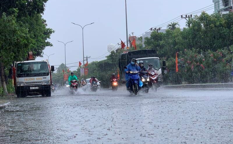 Ng&agrave;y mai, miền Bắc sẽ đ&oacute;n đợt kh&ocirc;ng kh&iacute; lạnh mới, mưa r&agrave;o nhiều ng&agrave;y li&ecirc;n tiếp - Ảnh 1.