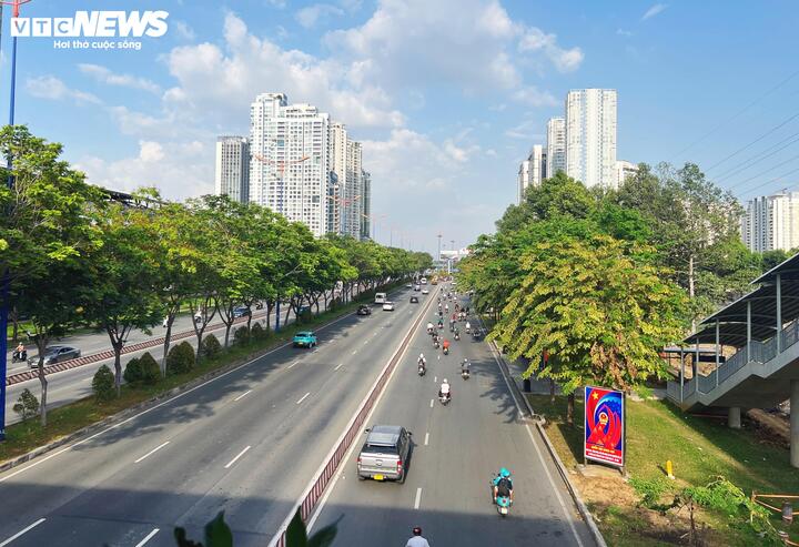 Gi&aacute; xăng tăng cao khiến nhiều gia đ&igrave;nh t&iacute;nh to&aacute;n chi ti&ecirc;u hằng ng&agrave;y - Ảnh 4.