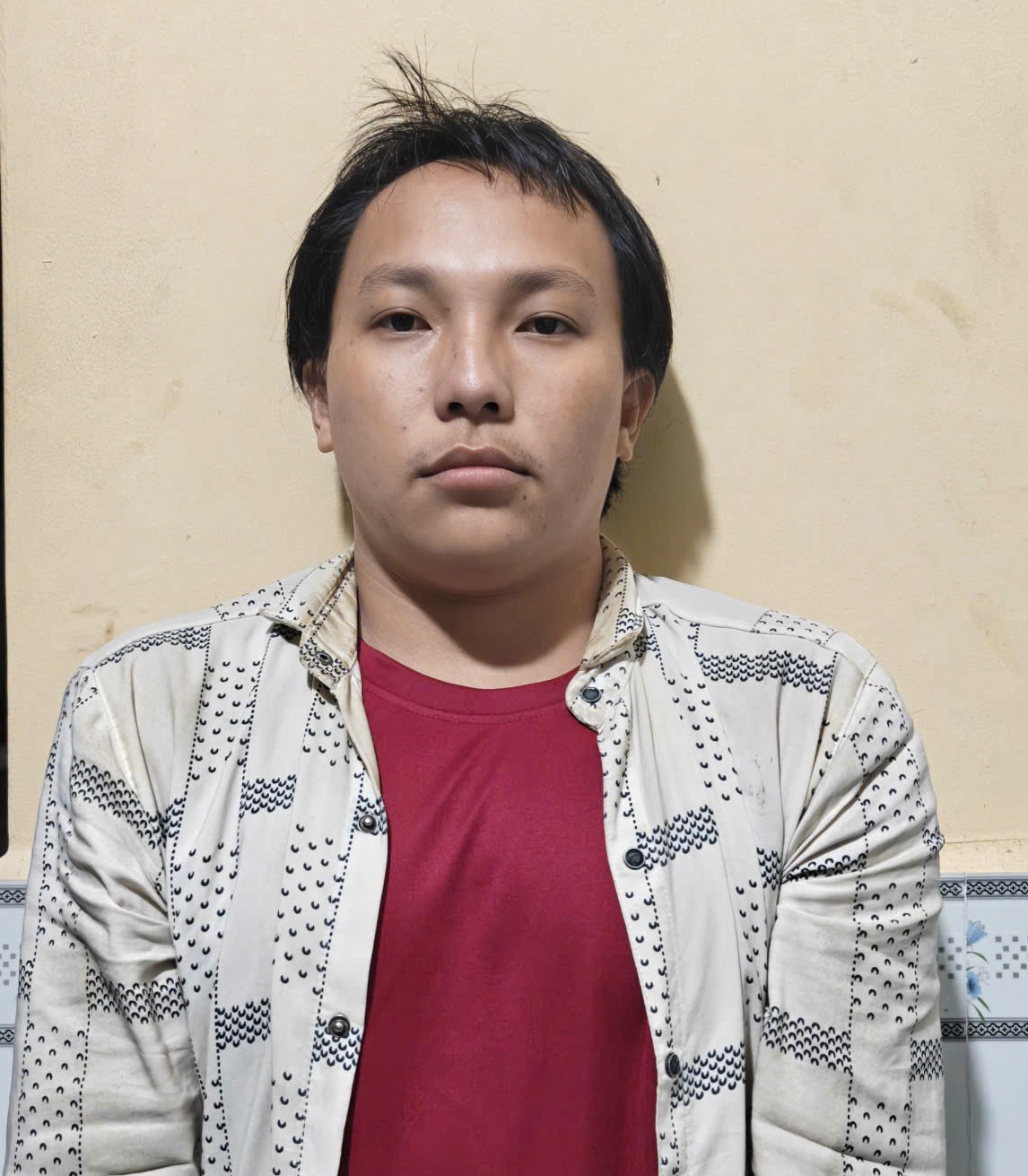 Bắt khẩn cấp Trương Văn Vũ , SN 1999 v&igrave; Tưới xăng đốt người b&aacute;n ve chai - Ảnh 1.