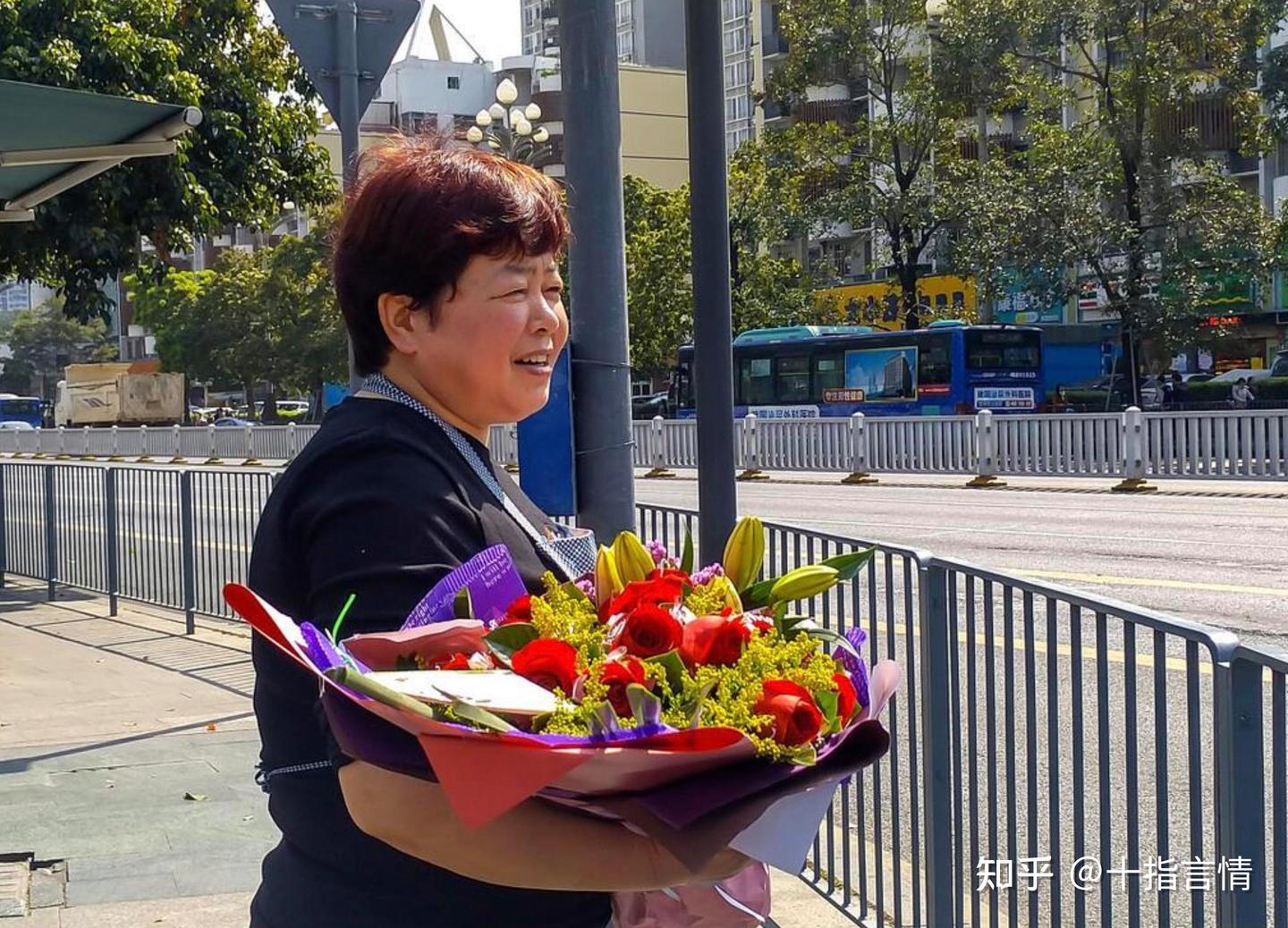 Hai người hàng xóm cùng tiết kiệm: Một người để dưỡng già, một người dồn cho con và cái kết khiến ai cũng phải nghĩ lại - Ảnh 1.