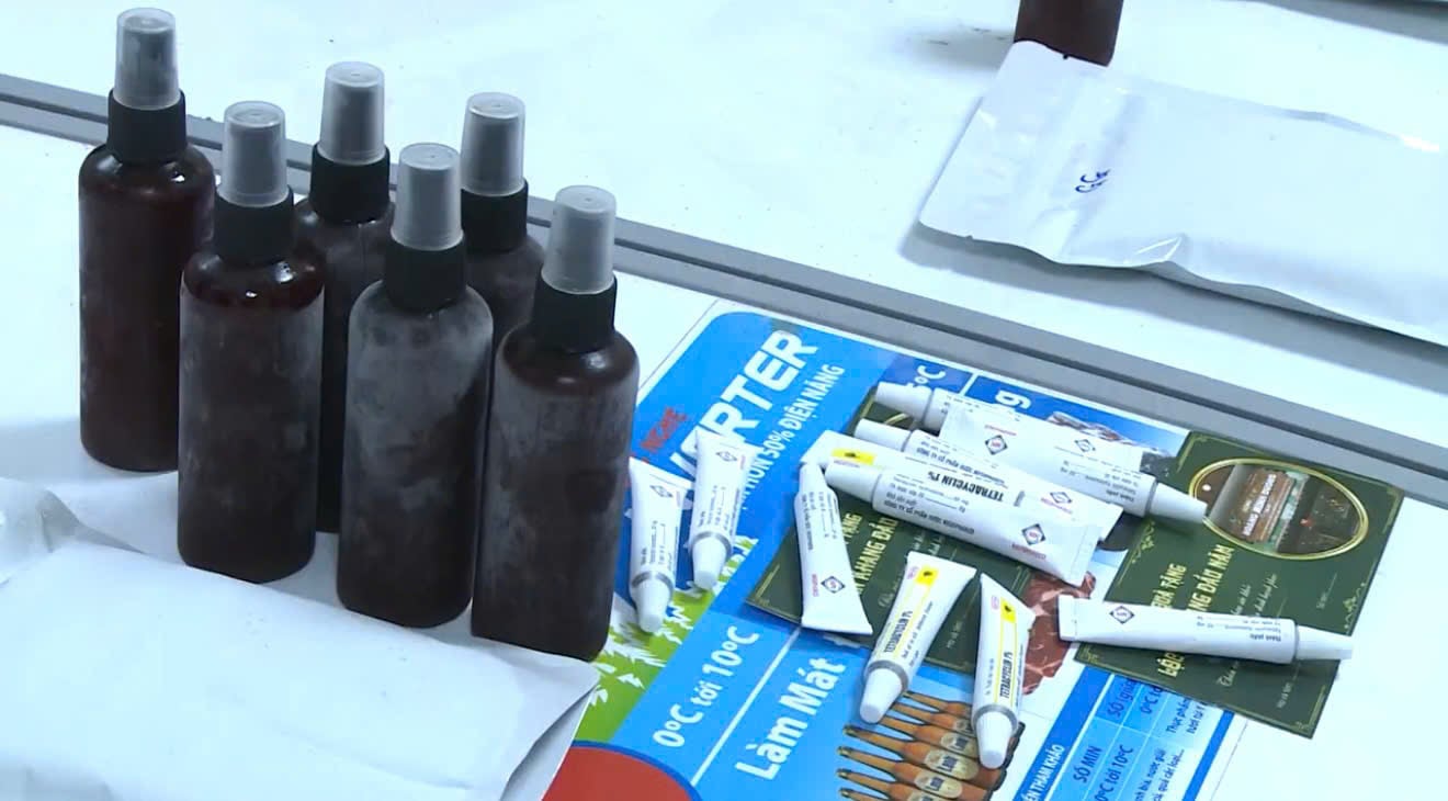 Thần y dỏm Hoàng Văn Toàn lừa đảo hàng ngàn người với bài thuốc gia truyền 3 đời - Ảnh 4. Thần y dỏm Hoàng Văn Toàn lừa đảo hàng ngàn người với bài thuốc gia truyền 3 đời - Ảnh 4.