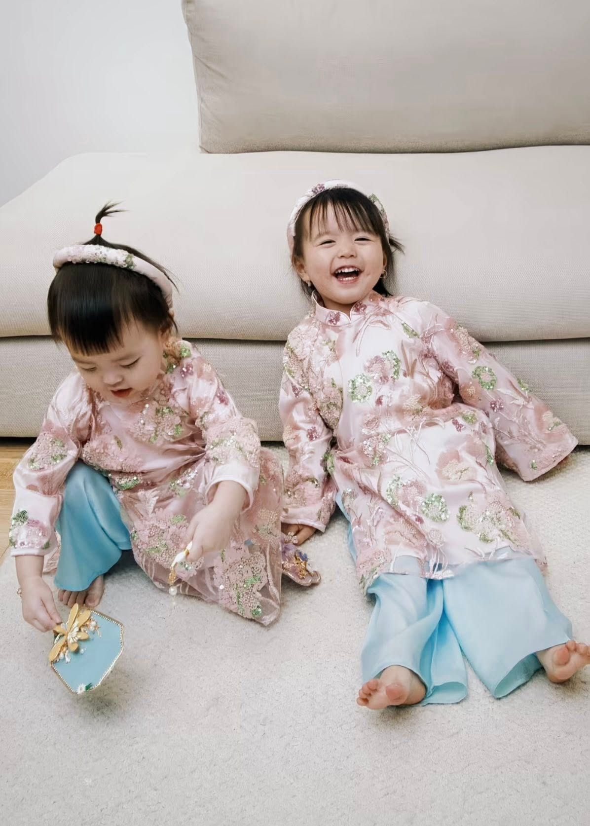 Ai đọ lại được với 2 c&ocirc;ng ch&uacute;a nh&agrave; "mom Dương": N&oacute;i c&ograve;n chưa s&otilde;i m&agrave; suốt ng&agrave;y bắt chước mẹ gọi ba l&agrave; "chồng y&ecirc;u ơi"  - Ảnh 9.