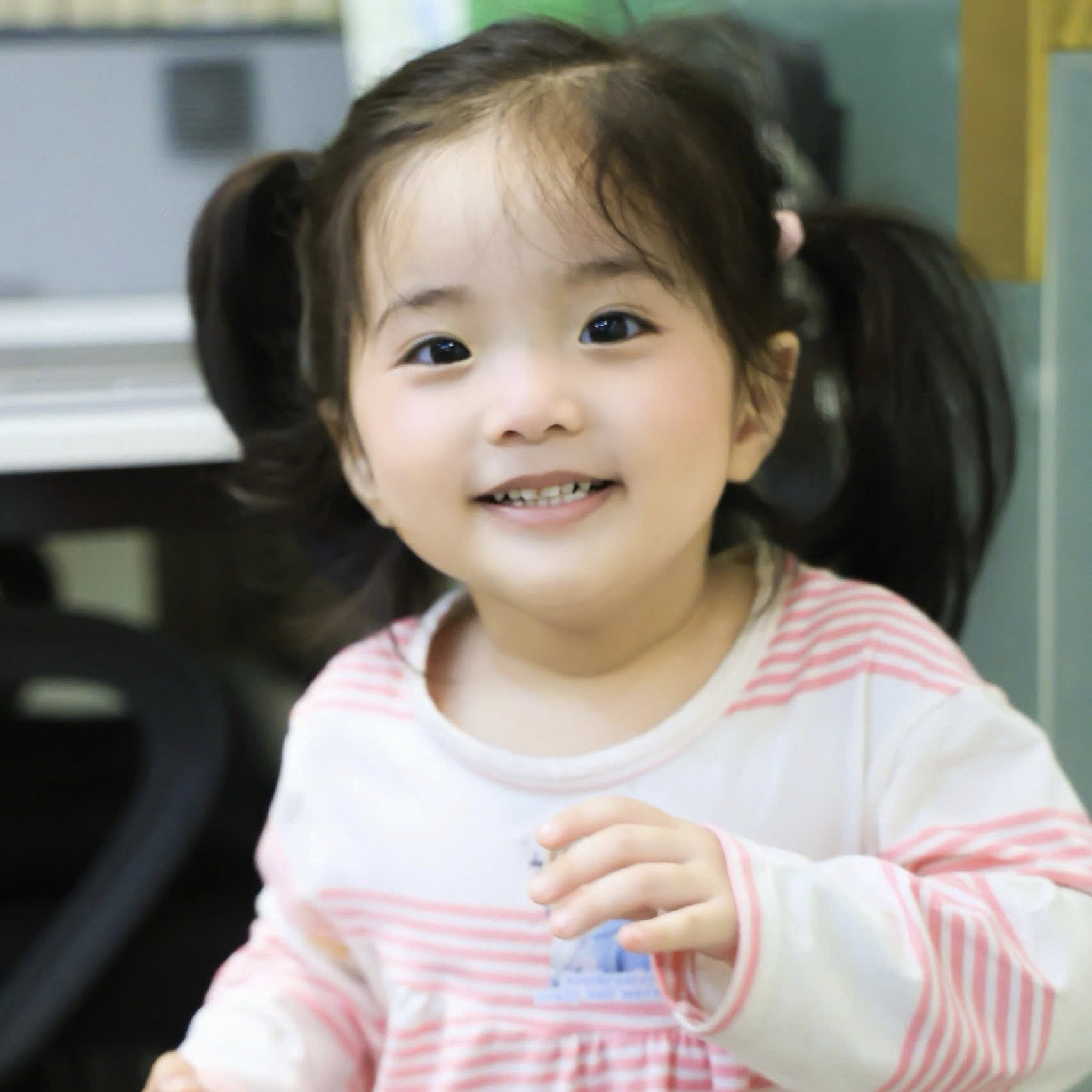 Lisa nh&agrave; Kh&aacute;nh Thi - Phan Hiển xinh như b&uacute;p b&ecirc; sống thừa hưởng gen từ ai? - Ảnh 1.