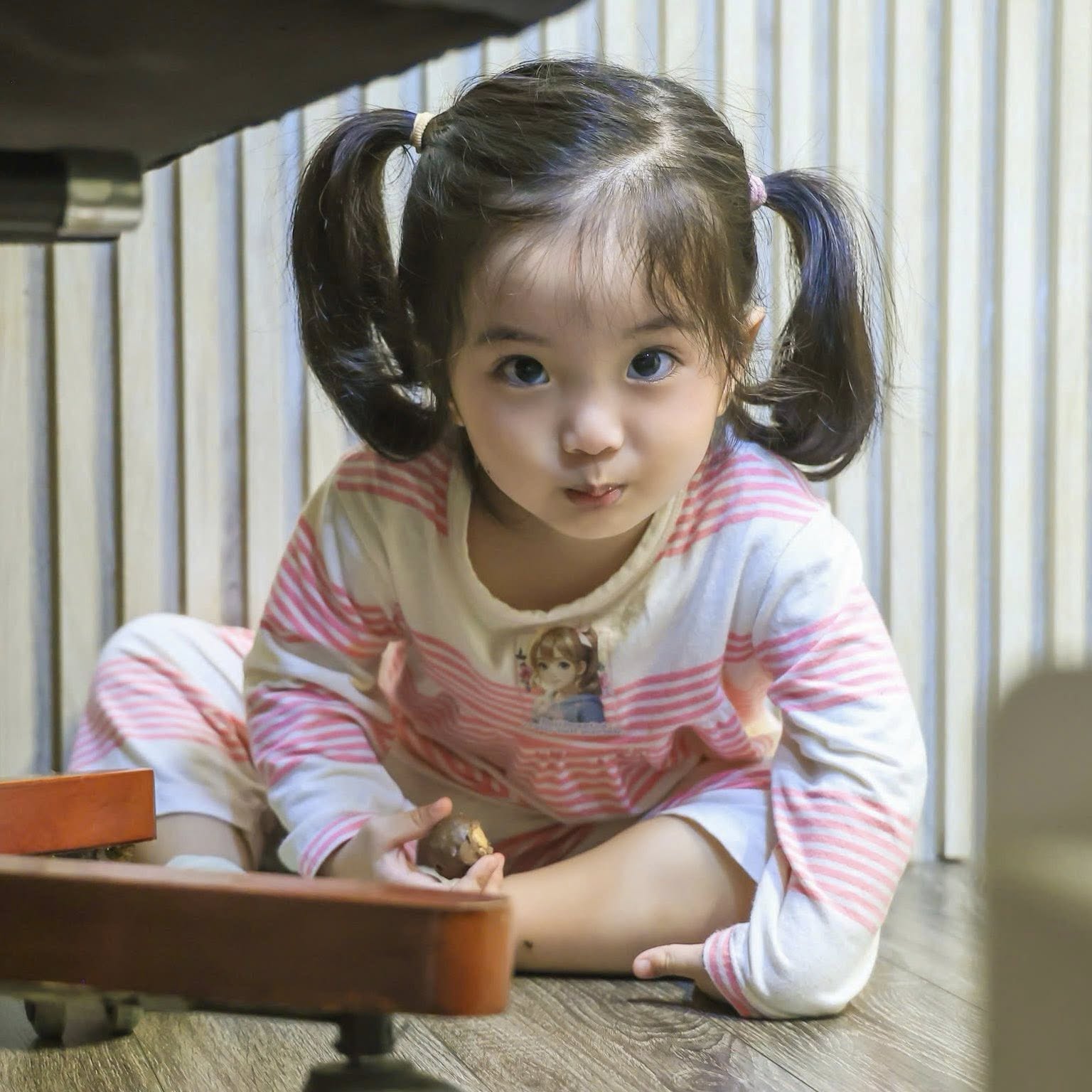 Lisa nh&agrave; Kh&aacute;nh Thi - Phan Hiển xinh như b&uacute;p b&ecirc; sống thừa hưởng gen từ ai? - Ảnh 2.