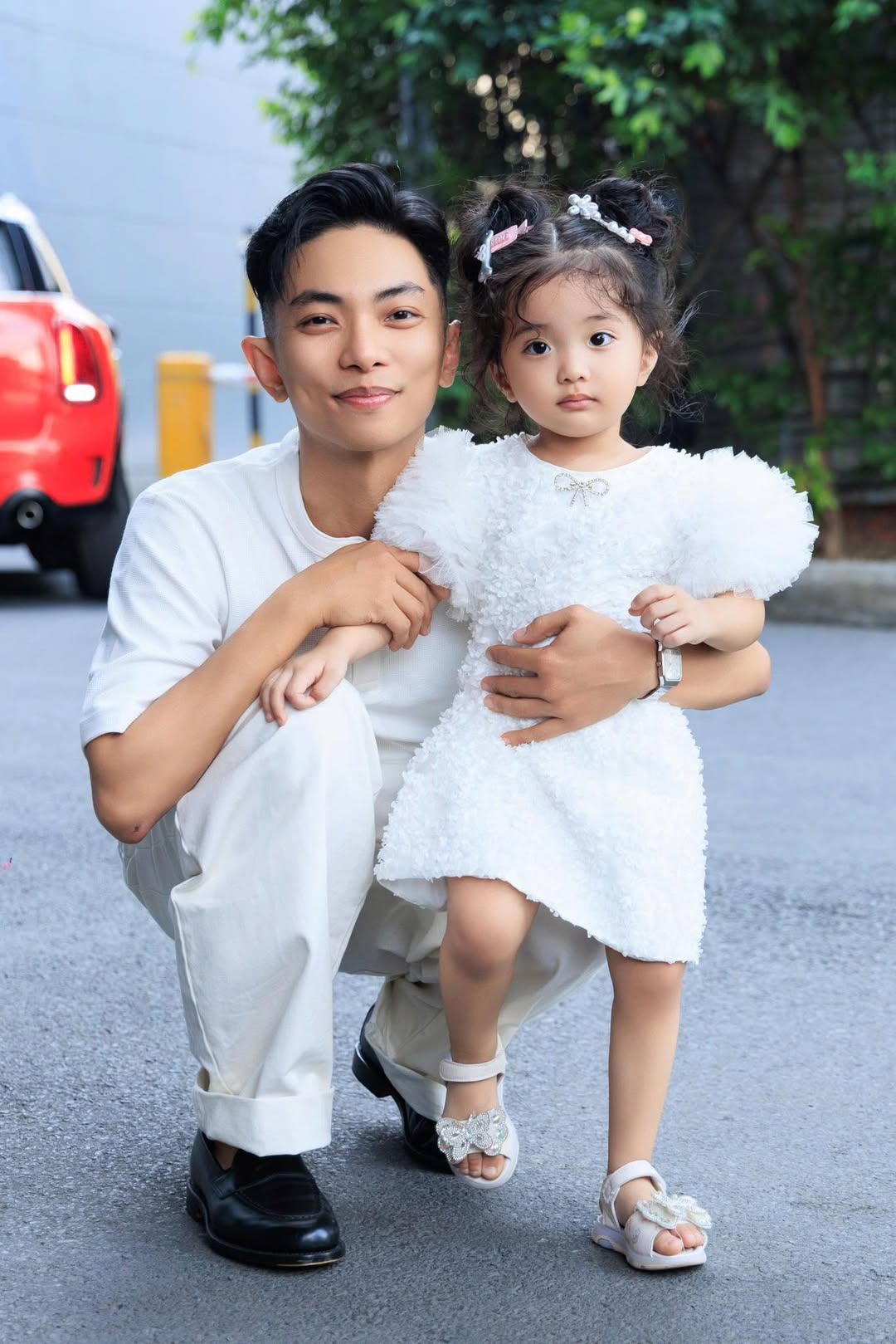 Lisa nh&agrave; Kh&aacute;nh Thi - Phan Hiển xinh như b&uacute;p b&ecirc; sống thừa hưởng gen từ ai? - Ảnh 3.