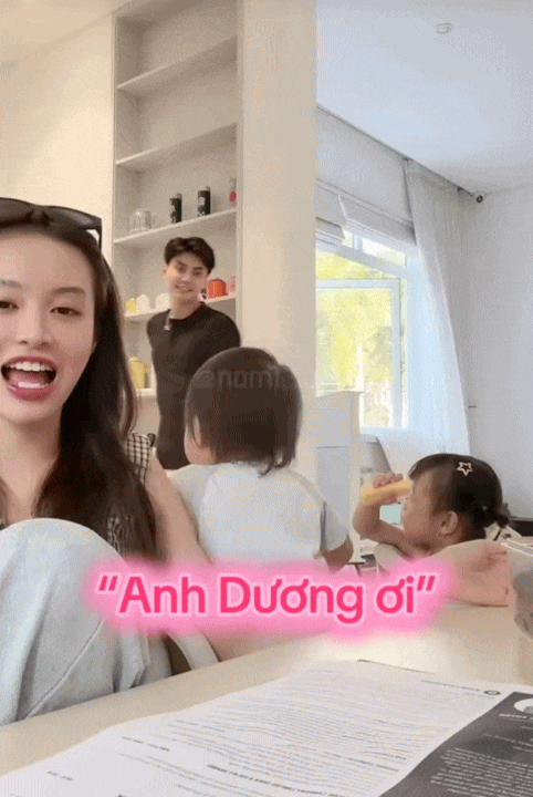 Ai đọ lại được với 2 c&ocirc;ng ch&uacute;a nh&agrave; "mom Dương": N&oacute;i c&ograve;n chưa s&otilde;i m&agrave; suốt ng&agrave;y bắt chước mẹ gọi ba l&agrave; "chồng y&ecirc;u ơi"  - Ảnh 3.