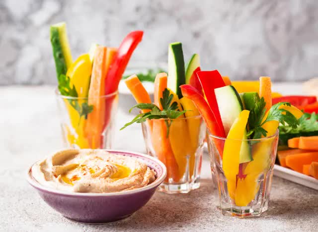 Sau tuổi 60 bụng dễ 'phình' dù ăn ít: Gợi ý 3 món ăn nhẹ mỗi ngày giúp 