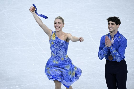 Nhận chẩn đoán ung thư buồng trứng ở tuổi 31, nữ VĐV vẫn trở lại sân băng và giành huy chương Olympic: 