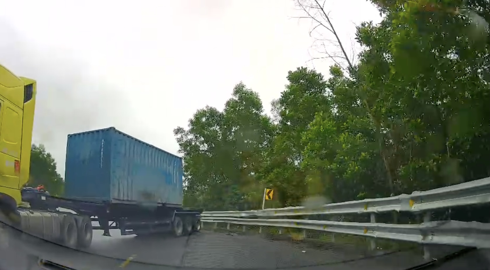 Sau pha lùi xe tạo