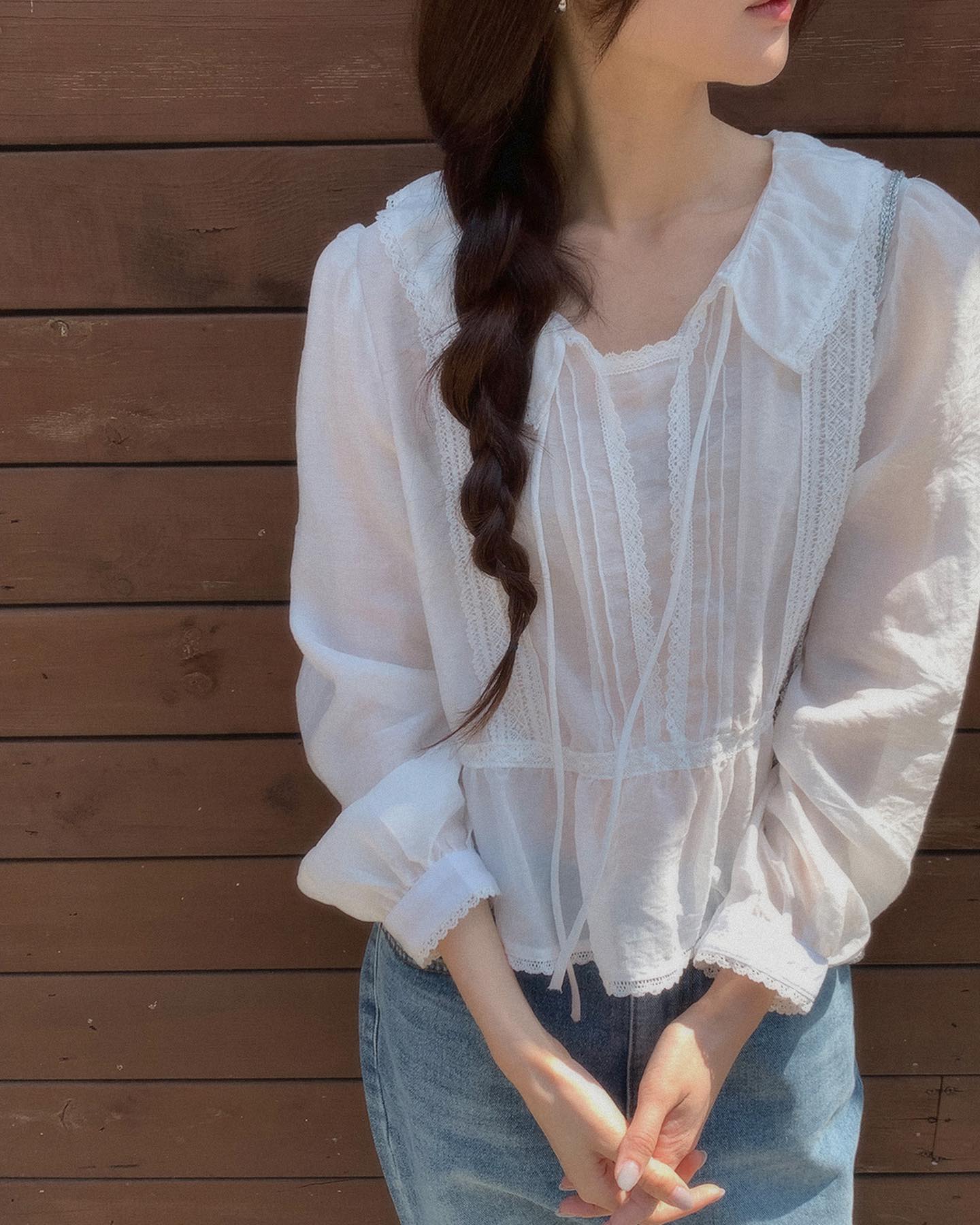 4 Kiểu áo mùa hè hoàn hảo để thể hiện phong cách quần jeans 2026 - Ảnh 2. 4 Kiểu áo mùa hè hoàn hảo để thể hiện phong cách quần jeans 2026 - Ảnh 2.