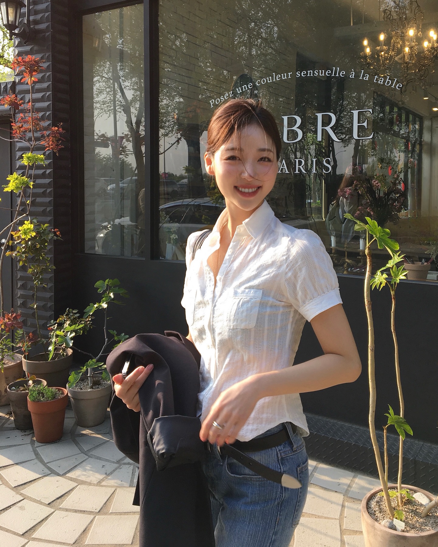 4 Kiểu áo mùa hè hoàn hảo để thể hiện phong cách quần jeans 2026 - Ảnh 9. 4 Kiểu áo mùa hè hoàn hảo để thể hiện phong cách quần jeans 2026 - Ảnh 9.