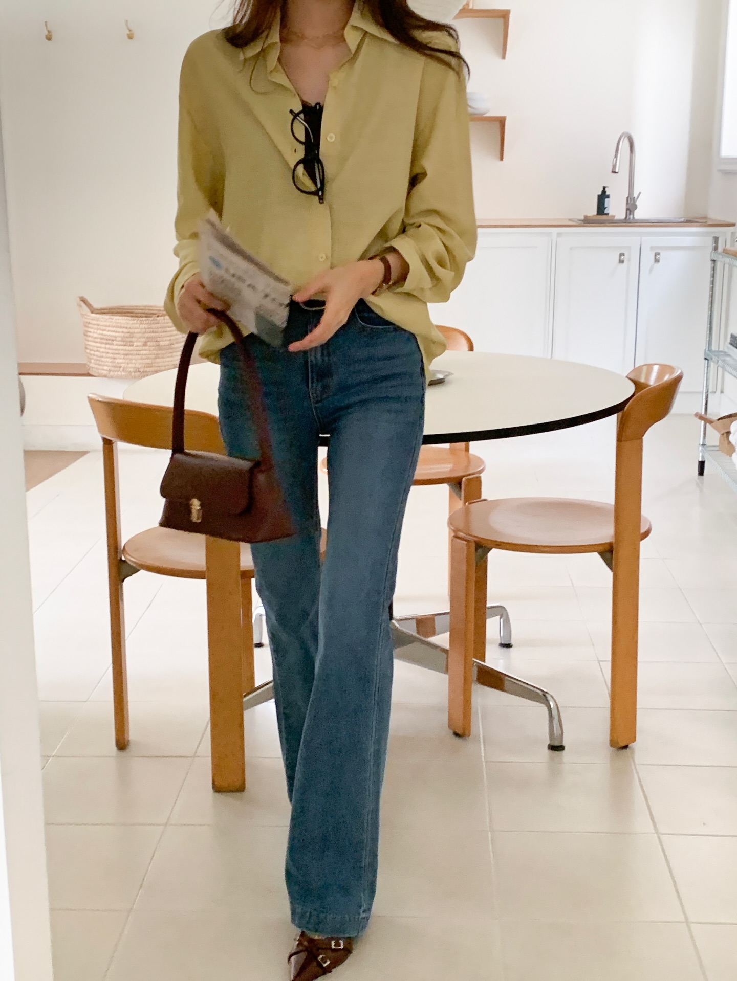 4 Kiểu áo mùa hè hoàn hảo để thể hiện phong cách quần jeans 2026 - Ảnh 8. 4 Kiểu áo mùa hè hoàn hảo để thể hiện phong cách quần jeans 2026 - Ảnh 8.