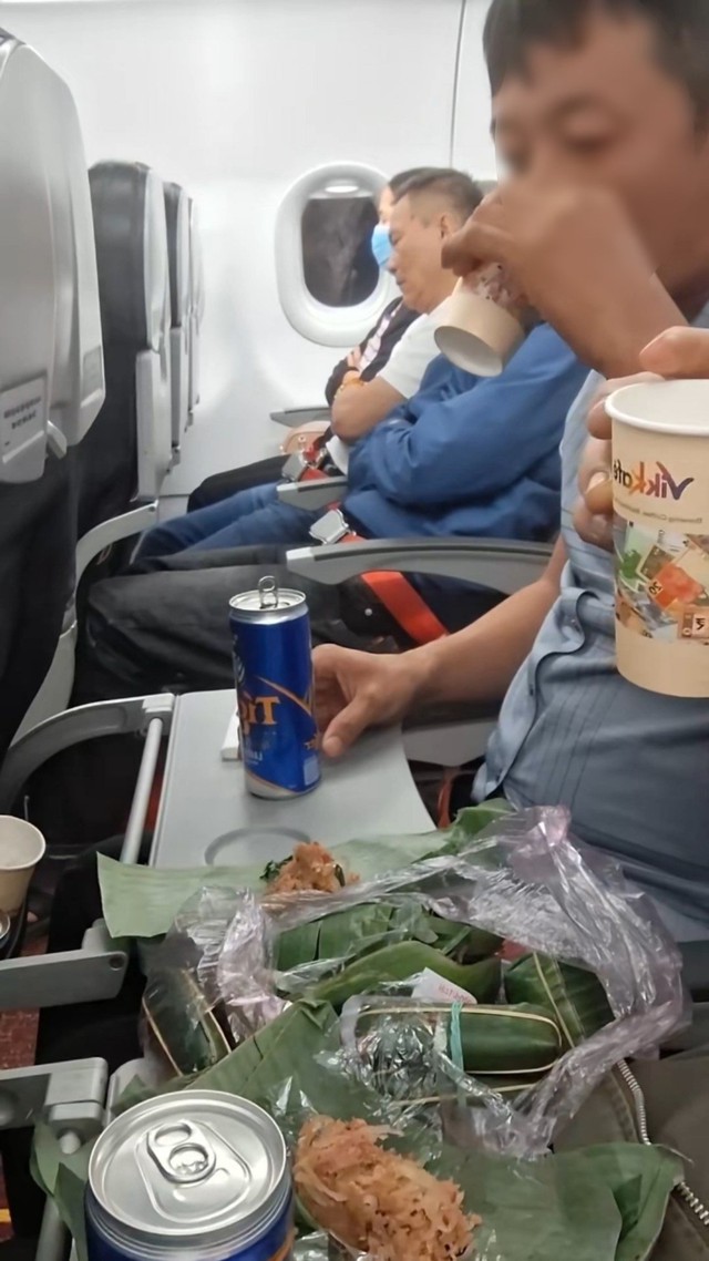 Uống bia tr&ecirc;n m&aacute;y bay c&oacute; vi phạm quy định kh&ocirc;ng? th&ocirc;ng tin cần biết năm 2026 - Ảnh 1.