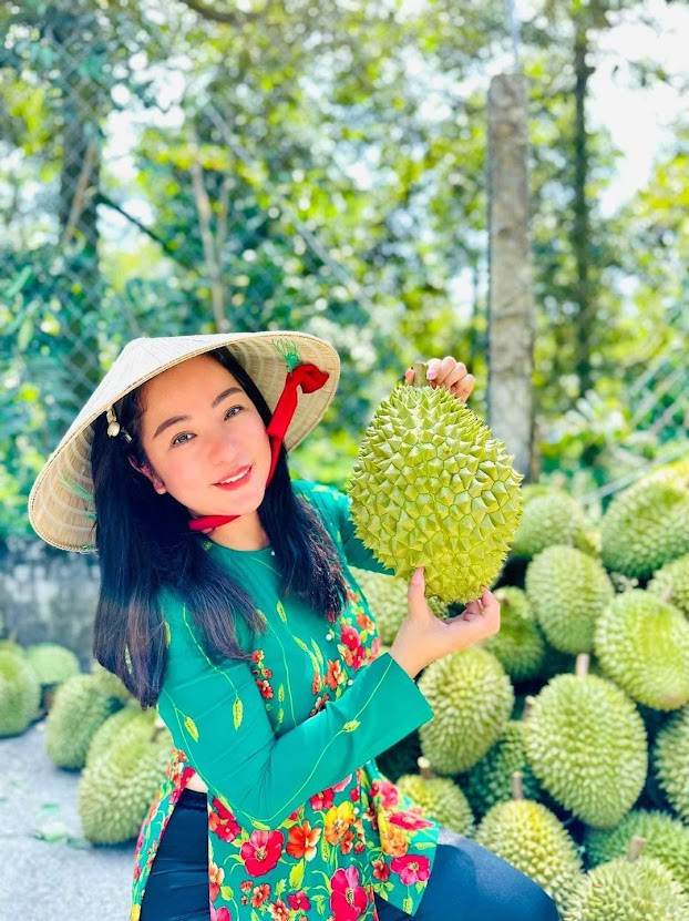 Mẹ đơn th&acirc;n l&agrave; nữ NSƯT nổi tiếng miền Nam một thời: U50 b&aacute;n tr&aacute;i c&acirc;y ở Mỹ, c&oacute; người y&ecirc;u b&iacute; mật - Ảnh 3.