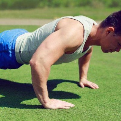 Nếu sau tuổi 50 mà bạn không thể thực hiện 5 động tác đơn giản này, tuổi thọ của bạn sẽ giảm đáng kể! - Ảnh 2.