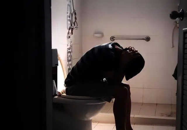 48 tuổi tôi mới biết đây là 3 thói quen có thể gây hại cho tuyến tiền liệt của nam giới: Nhiều người giống tôi - vẫn làm hàng ngày, hãy thay đổi ngay! - Ảnh 4.