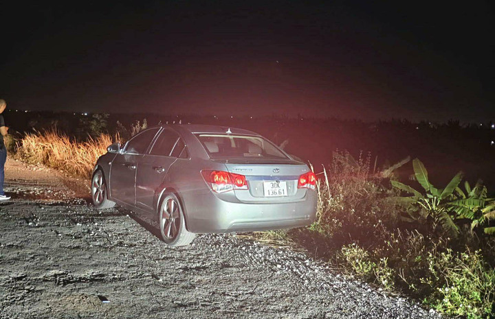 Nghi phạm s&aacute;t hại 2 người ở Hưng Y&ecirc;n tử vong trong &ocirc; t&ocirc; - Ảnh 1.