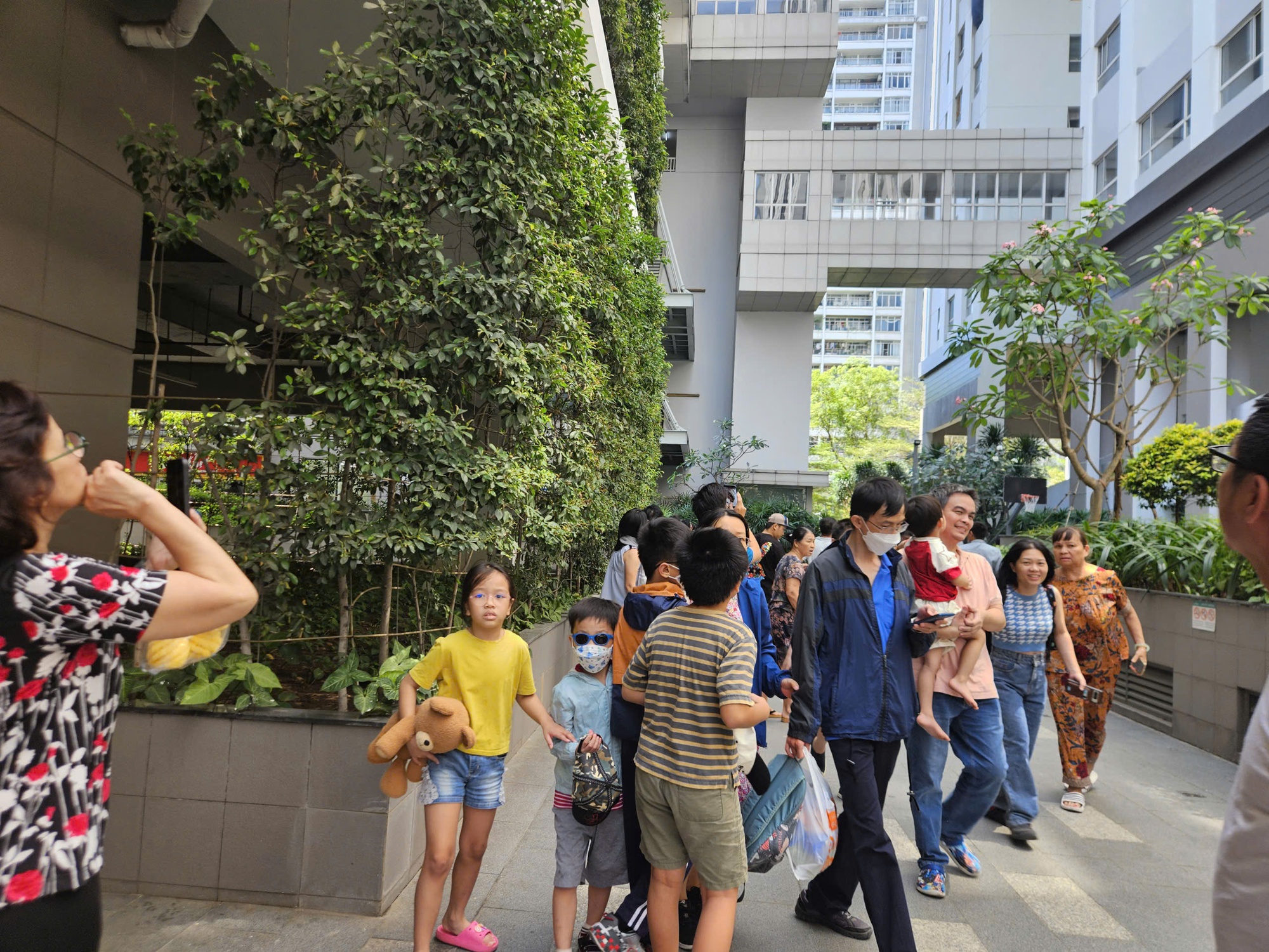 Cháy chung cư TPHCM tại đường Mai Chí Thọ làm cư dân hoảng loạn - Ảnh 3. Cháy chung cư TPHCM tại đường Mai Chí Thọ làm cư dân hoảng loạn - Ảnh 3.