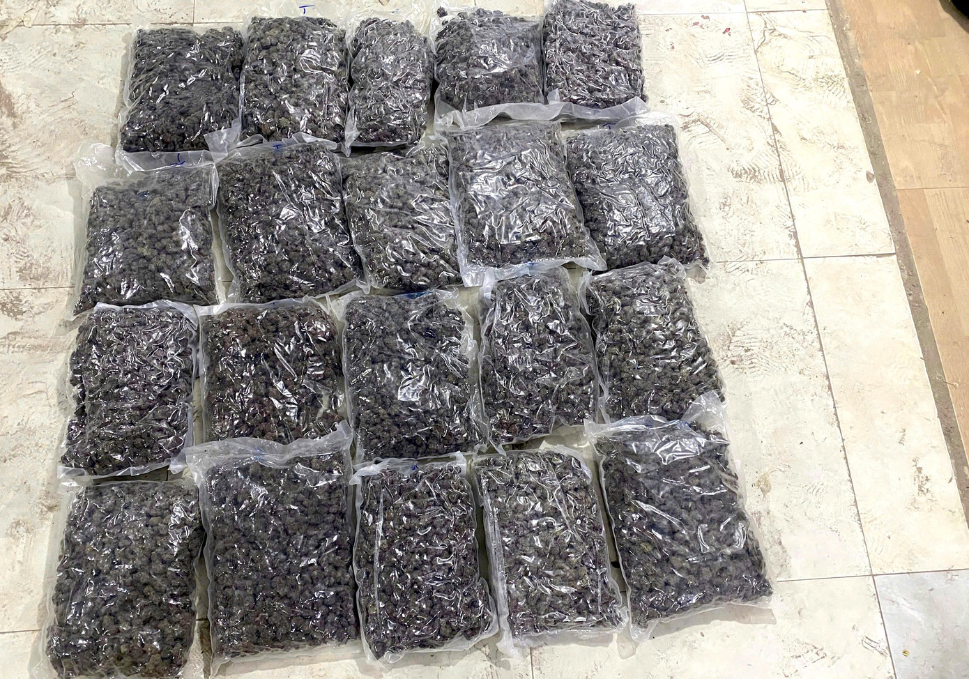 Ph&aacute;t hiện đường d&acirc;y kinh doanh cần sa qua livestream b&aacute;n quần &aacute;o tại Đ&agrave; Nẵng - Ảnh 4.