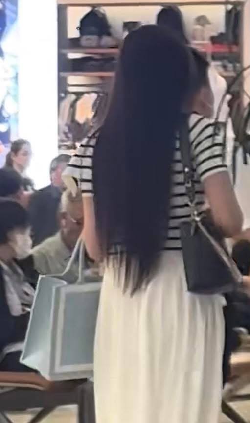 V&oacute;c d&aacute;ng Hoa hậu Đỗ H&agrave; v&agrave; tin đồn mang thai g&acirc;y ch&uacute; &yacute; trong năm 2026 - Ảnh 2.