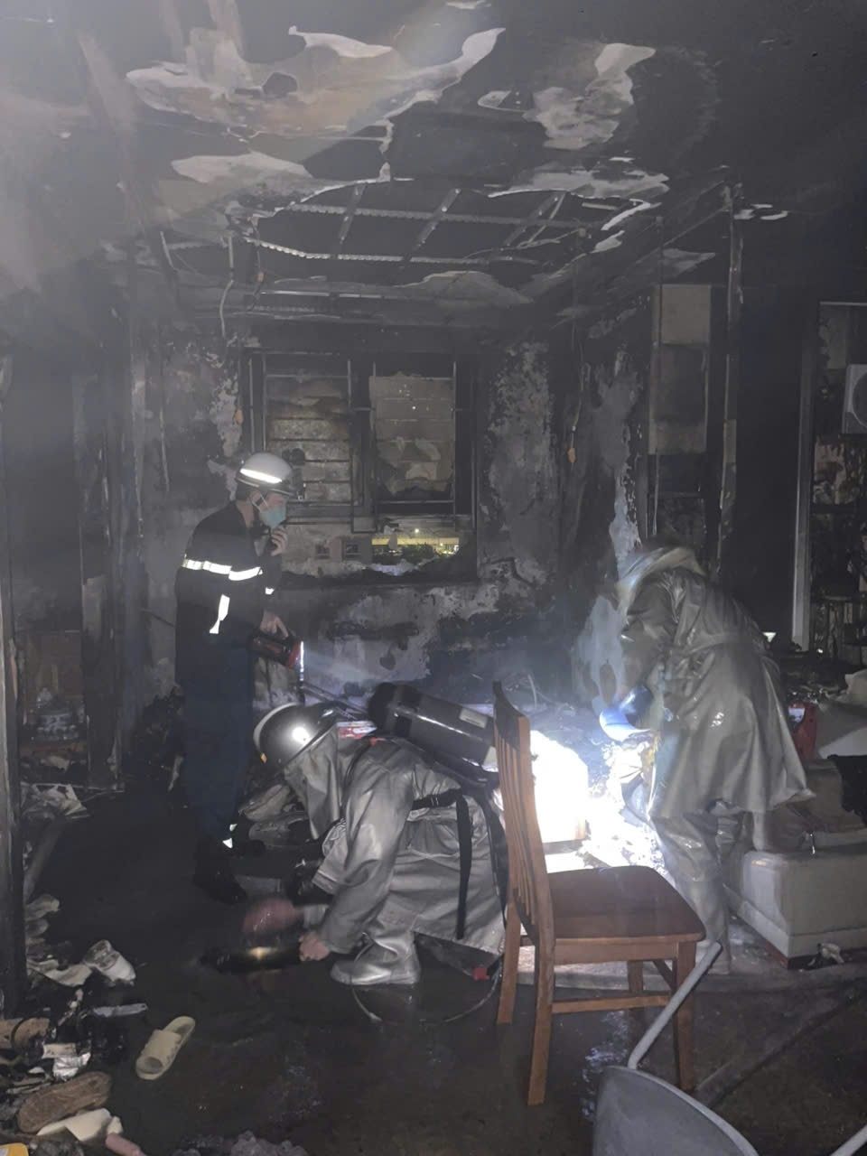 Cháy căn hộ chung cư Ecohome 1 ở Hà Nội: Khói độc lan rộng lúc sáng sớm - Ảnh 1. Cháy căn hộ chung cư Ecohome 1 ở Hà Nội: Khói độc lan rộng lúc sáng sớm - Ảnh 1.