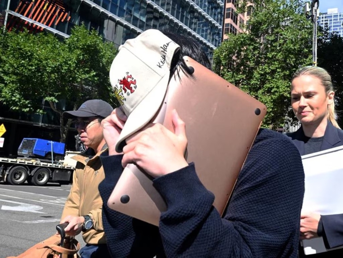 Xem x&eacute;t hủy visa du học sinh quay l&eacute;n hơn 100 phụ nữ  - Ảnh 1.