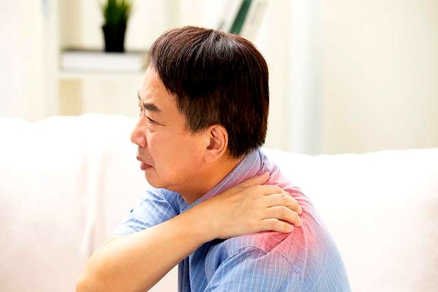 Thức dậy thấy mệt mỏi, sụt c&acirc;n kh&ocirc;ng r&otilde; l&yacute; do? Đừng mừng vội, c&oacute; thể ung thư phổi đang r&igrave;nh rập! - Ảnh 3.