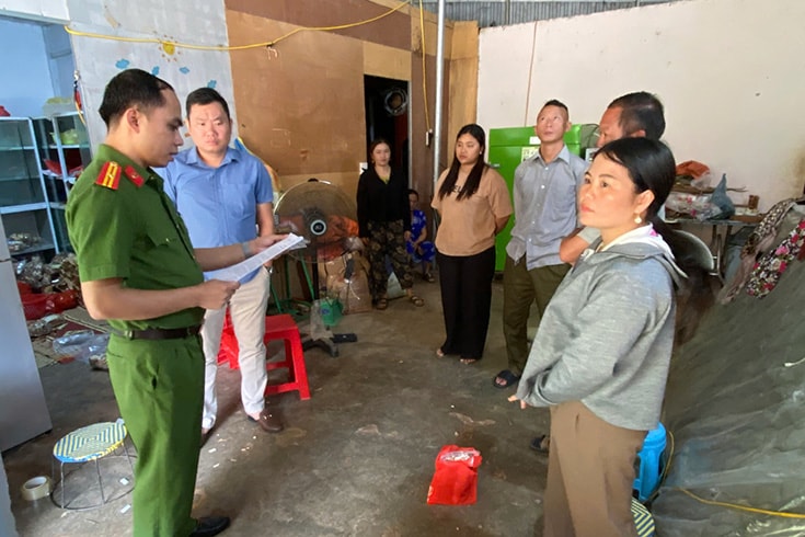 Kh&aacute;m x&eacute;t nơi ở, khởi tố thầy lang online Ph&agrave;ng Thị Sua SN 1993 - Ảnh 2.