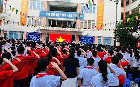 Truy tố cựu hiệu trưởng H&agrave; Nội thu tiền dạy th&ecirc;m sai quy định hơn 1 tỷ đồng - Ảnh 1.