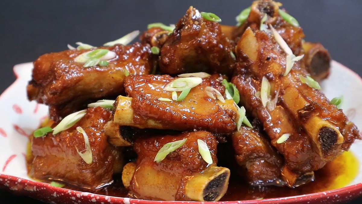 Chọn phần sườn heo đ&uacute;ng để nấu c&aacute;c m&oacute;n hầm - kho - chua ngọt đ&uacute;ng chuẩn ngon hơn  - Ảnh 2.