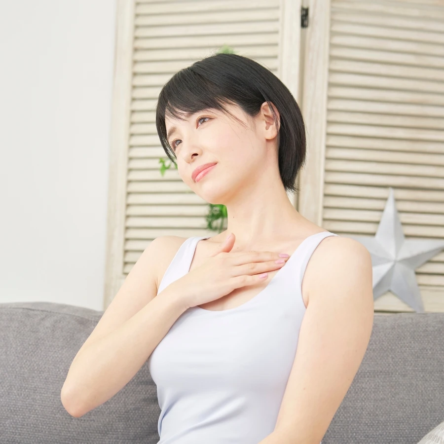 Ngay cả “nữ thần” cũng không tránh khỏi tình trạng phù nề: Trương Quân Ninh lộ mặt sưng đến “mất mí”, 4 cách làm thon gọn mặt sau 5 phút - Ảnh 5.