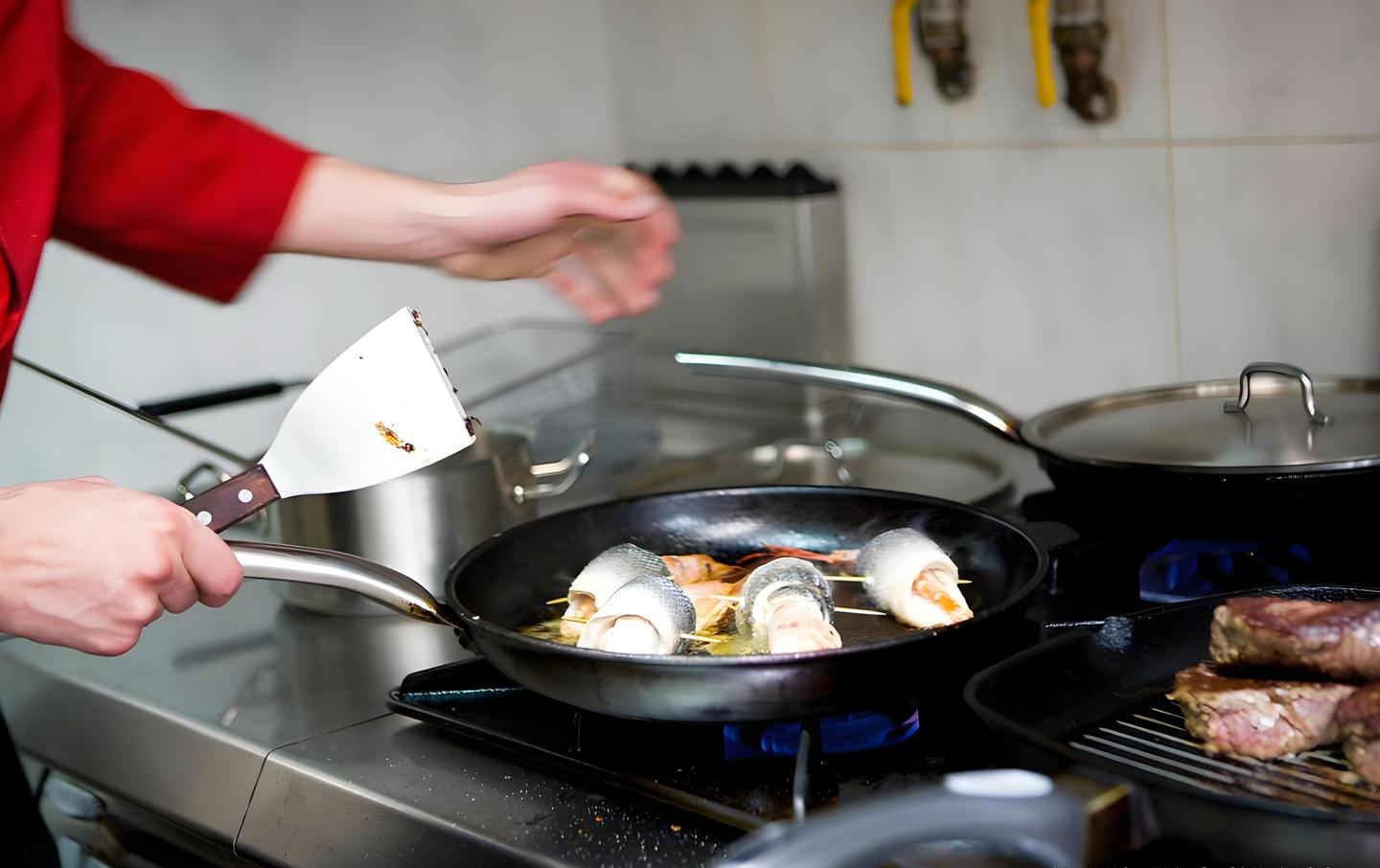 57 tuổi sống chung với bạn trai, mỗi th&aacute;ng trả 3,5 triệu tiền sinh hoạt: T&ocirc;i nhận ra m&igrave;nh đang &ldquo;trả tiền để l&agrave;m gi&uacute;p việc&rdquo; - Ảnh 2.