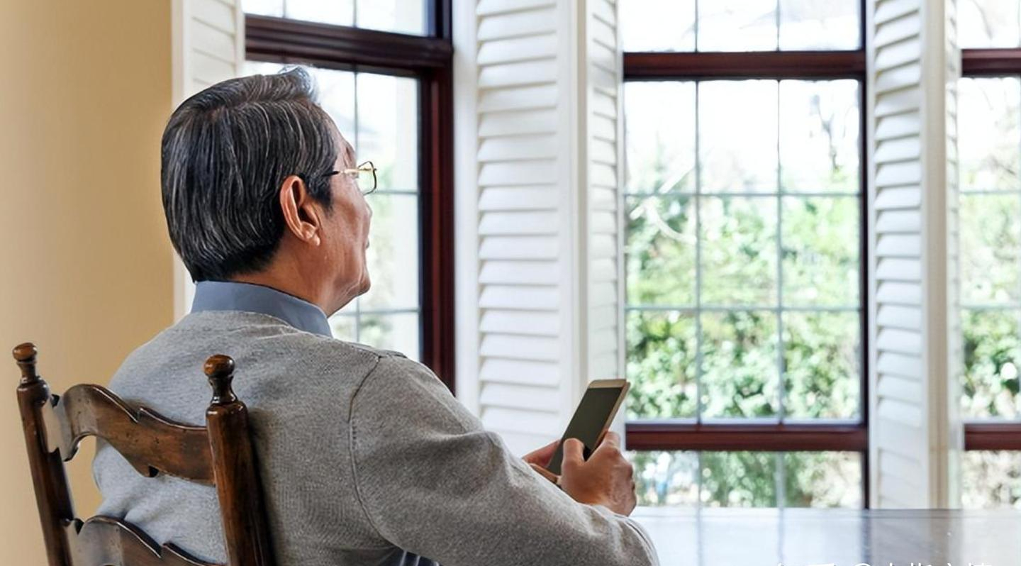 Tôi về quê nghỉ hưu ở tuổi 60: Chi hơn 300 triệu sửa nhà, mua xe điện, rồi nhận ra bài học tài chính lớn nhất không nằm ở tiền - Ảnh 2.