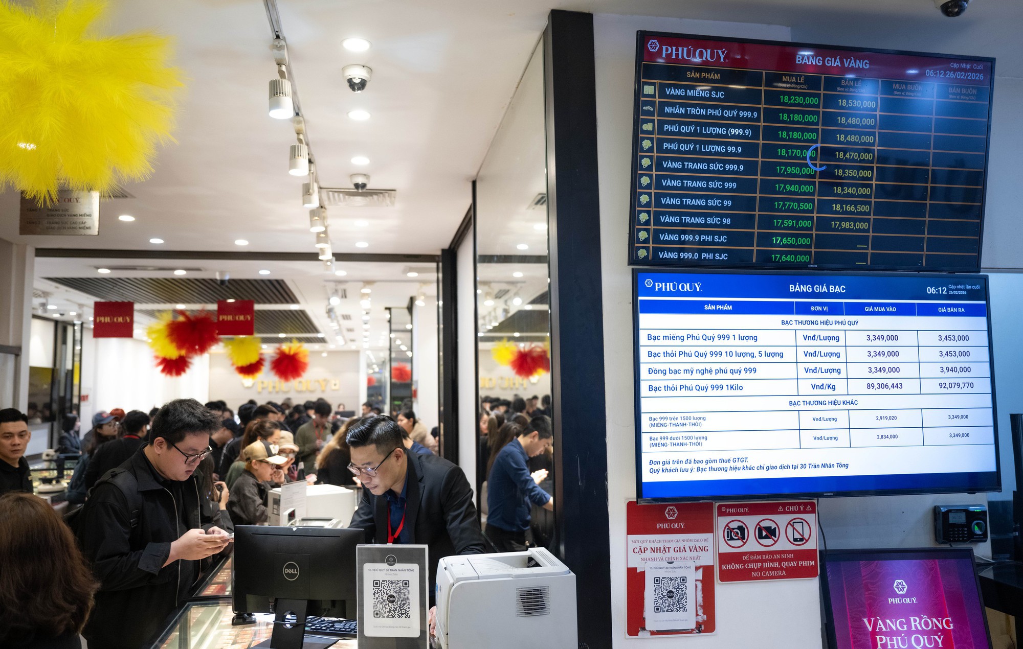 Kh&aacute;m ph&aacute; phố v&agrave;ng Trần Nh&acirc;n T&ocirc;ng: Nơi tiệm v&agrave;ng đ&ocirc;ng kh&aacute;ch v&agrave; vắng tanh - Ảnh 10.