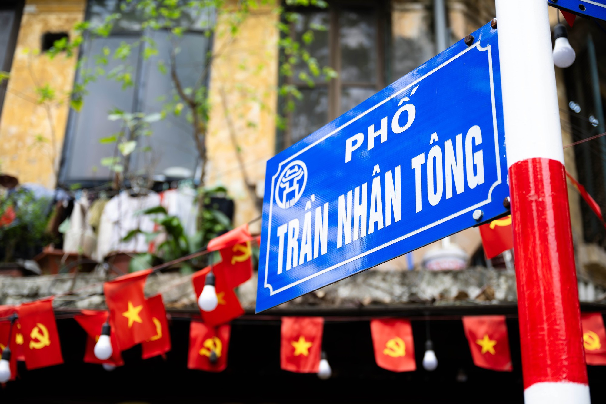 Kh&aacute;m ph&aacute; phố v&agrave;ng Trần Nh&acirc;n T&ocirc;ng: Nơi tiệm v&agrave;ng đ&ocirc;ng kh&aacute;ch v&agrave; vắng tanh - Ảnh 2.