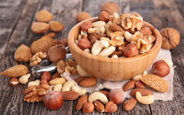 Kh&ocirc;ng ăn vặt m&agrave; vẫn b&eacute;o? Thủ phạm h&oacute;a ra lại nằm trong những bữa ăn ch&iacute;nh mỗi ng&agrave;y - Ảnh 2.