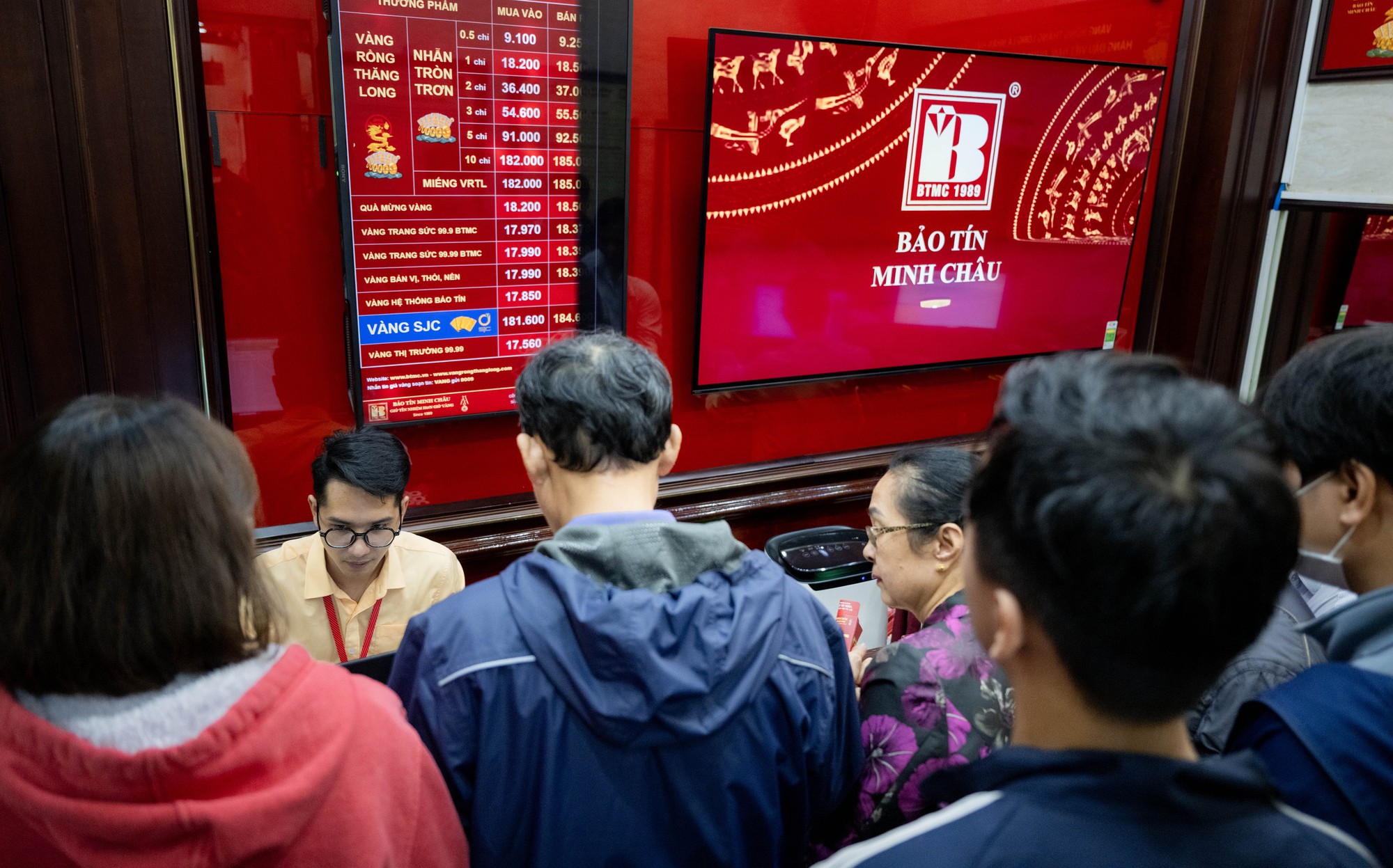 Kh&aacute;m ph&aacute; phố v&agrave;ng Trần Nh&acirc;n T&ocirc;ng: Nơi tiệm v&agrave;ng đ&ocirc;ng kh&aacute;ch v&agrave; vắng tanh - Ảnh 11.