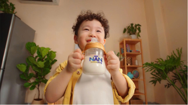 Mẹ phải làm gì khi thiếu sữa, con còi cọc nhưng lại có một chiếc bụng khó chiều? - Ảnh 1.