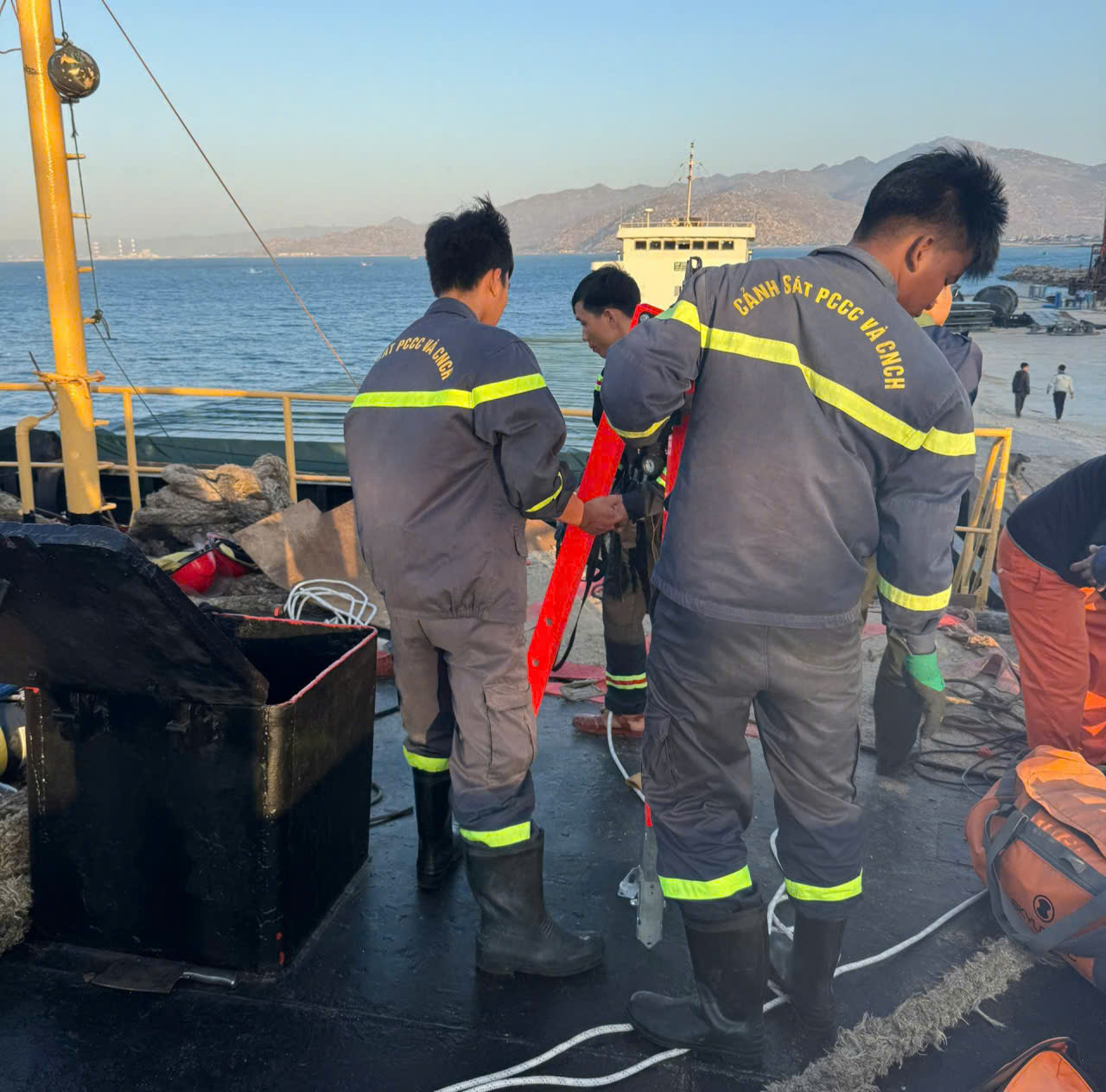 Ba thuyền vi&ecirc;n tử vong do ngạt kh&iacute; tại cảng C&agrave; N&aacute; , kh&aacute;nh h&ograve;a năm 2026 - Ảnh 1.