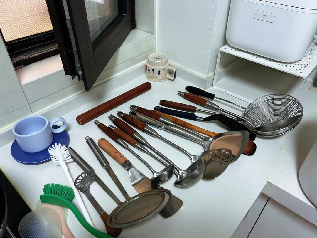 Nh&igrave;n bếp nh&agrave; h&agrave;ng x&oacute;m, t&ocirc;i mới nhận ra: M&igrave;nh đ&atilde; sắp xếp sai suốt bao năm - khoảng c&aacute;ch thật sự qu&aacute; lớn - Ảnh 3.