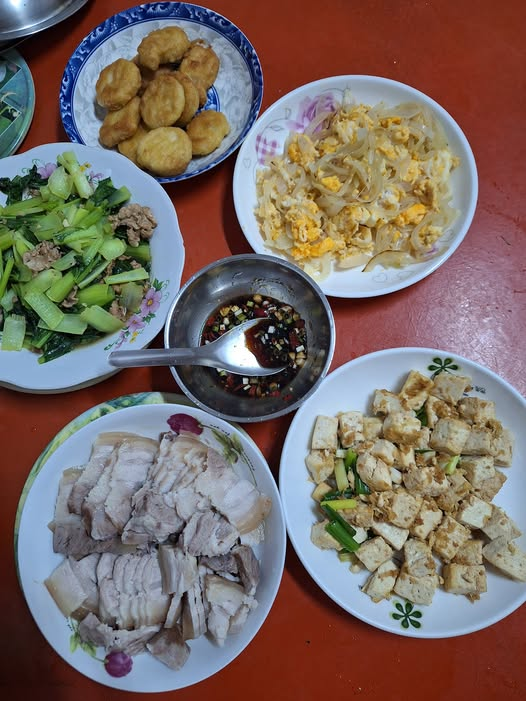 20 triệu, đi thuê nhà vẫn nuôi 2 con ổn ở Hà Nội: Vì sao nhiều gia đình 30 triệu vẫn thiếu trước hụt sau - Ảnh 2.