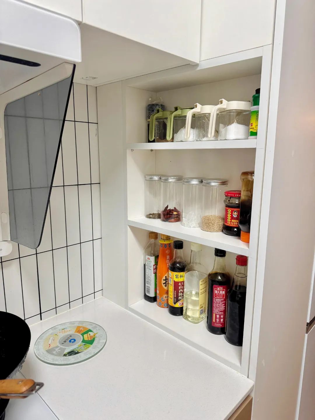 Nh&igrave;n bếp nh&agrave; h&agrave;ng x&oacute;m, t&ocirc;i mới nhận ra: M&igrave;nh đ&atilde; sắp xếp sai suốt bao năm - khoảng c&aacute;ch thật sự qu&aacute; lớn - Ảnh 2.