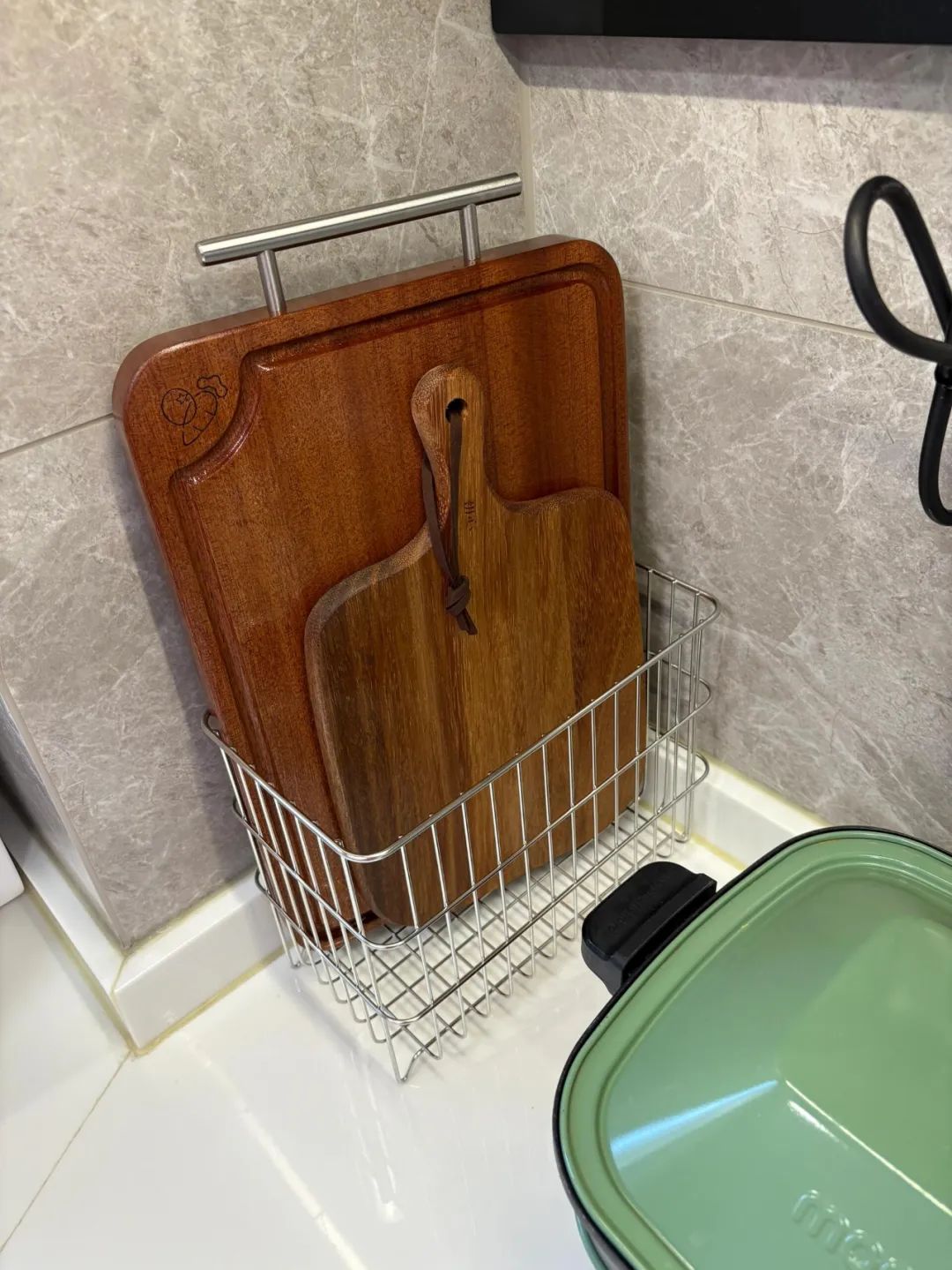 Nh&igrave;n bếp nh&agrave; h&agrave;ng x&oacute;m, t&ocirc;i mới nhận ra: M&igrave;nh đ&atilde; sắp xếp sai suốt bao năm - khoảng c&aacute;ch thật sự qu&aacute; lớn - Ảnh 9.