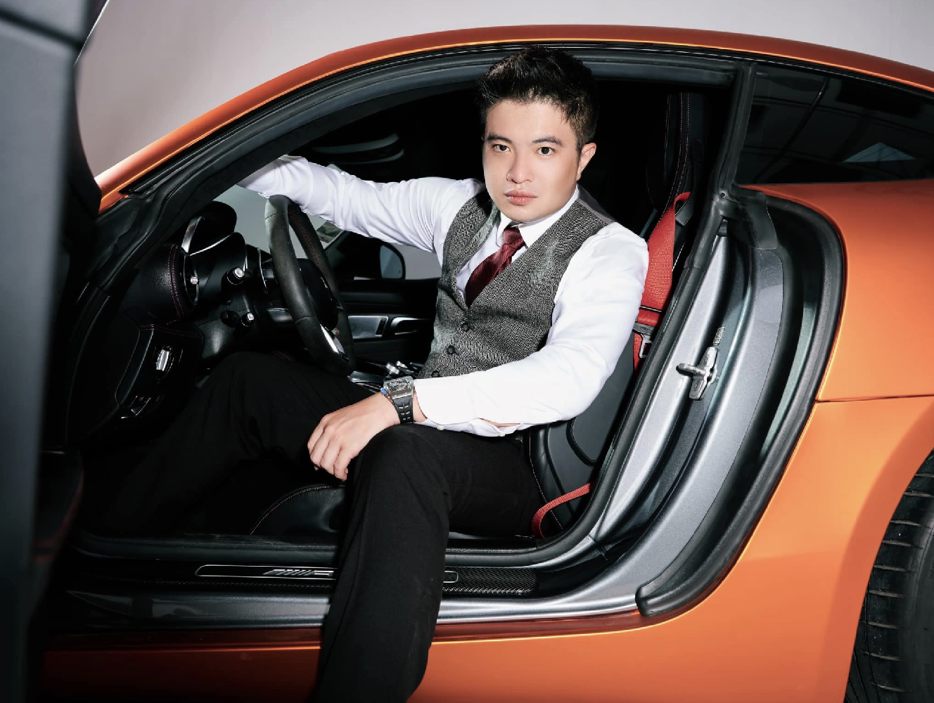 Gia đ&igrave;nh chi h&agrave;ng tỷ đồng để cứu Mr Pips Ph&oacute; Đức Nam khỏi tội lừa đảo - Ảnh 1.