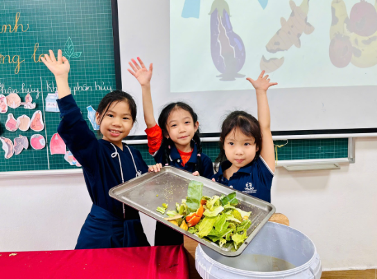 Ng&ocirc;i trường Tiểu học v&agrave; h&agrave;nh tr&igrave;nh biến r&aacute;c thải th&agrave;nh m&oacute;n qu&agrave; xanh cho cộng đồng- Ảnh 2.