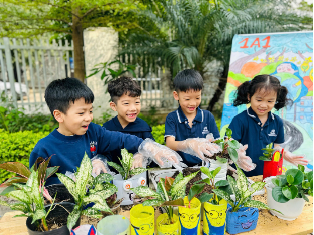 Ng&ocirc;i trường Tiểu học v&agrave; h&agrave;nh tr&igrave;nh biến r&aacute;c thải th&agrave;nh m&oacute;n qu&agrave; xanh cho cộng đồng- Ảnh 3.