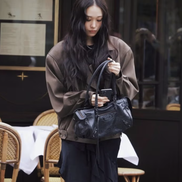 B&oacute;c Gi&aacute; chiếc t&uacute;i Chanel 2026 v&agrave; xu hướng t&uacute;i Đ&ocirc;ng - T&acirc;y cho c&ocirc;ng sở - Ảnh 1.